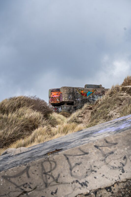 Blockhaus allemand de la seconde guerre mondiale sur les dunes de Dunkerque, face à la Mer du Nord.
