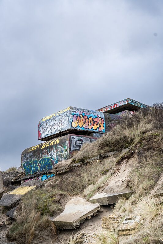 Blockhaus allemand de la seconde guerre mondiale encore sur les dunes de Dunkerque, face à la Mer du Nord.