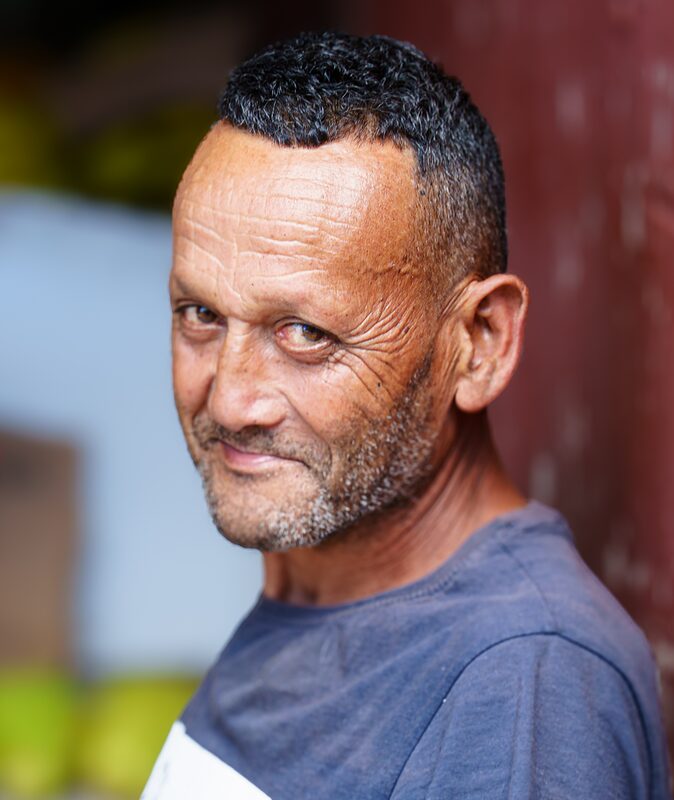 Marchand de fleur à Hell-bourg, Réunion 2025.