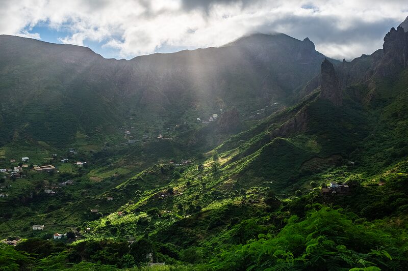 Vallée verdoyante en fin d'après-midi, Cap-Vert, 2016.